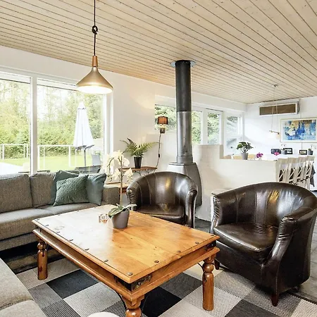 4 Star In Vaeggerlose Bøtø By