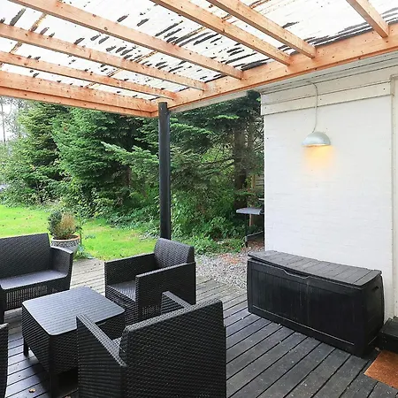 10 Person In Vaeggerlose *