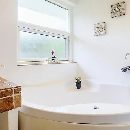 10 Person In Vaeggerlose Bøtø By