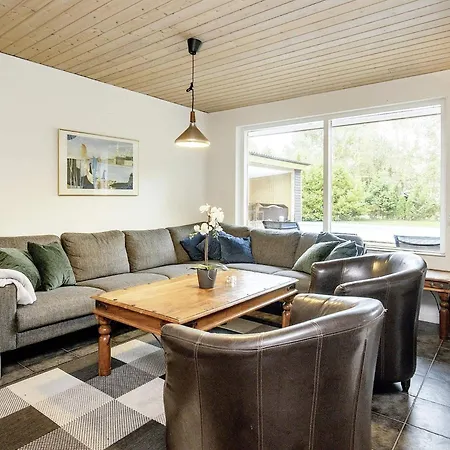 10 Person In Vaeggerlose Nyaraló *