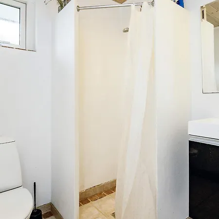 4 Star In Vaeggerlose Bøtø By